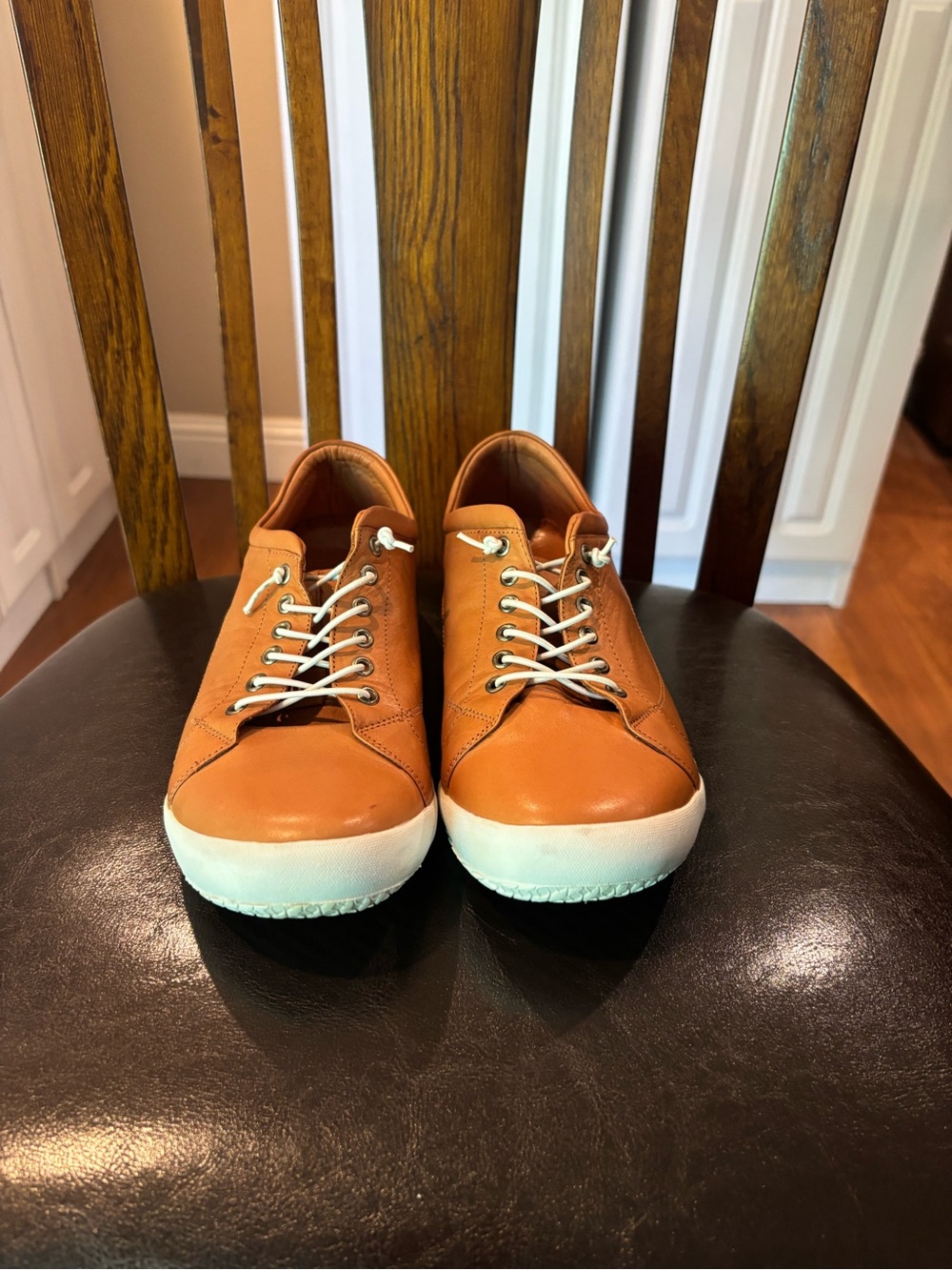 Gelato Women’s Casual Low-Top Sneakers in Buttery Tan Leather - Picture 4 of 8